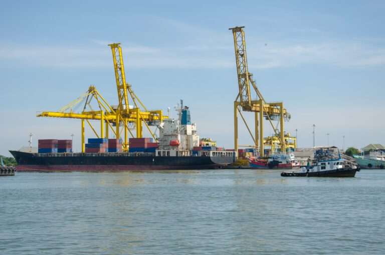 Saúdská Arábie zvýšila export ropy v únoru téměř na dvouleté maximum